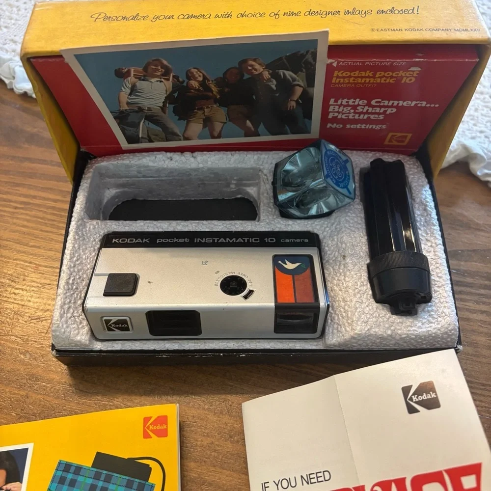 Vintage Kodak Pocket Instamatic 10 Camera Outfit In Original Box/Not tested
